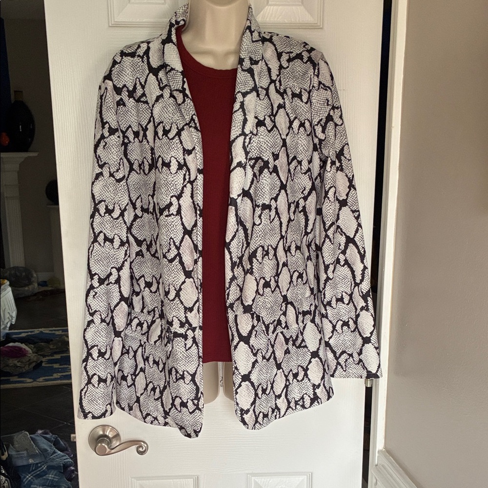 Black and White Snake Skin Patrern Blazer
